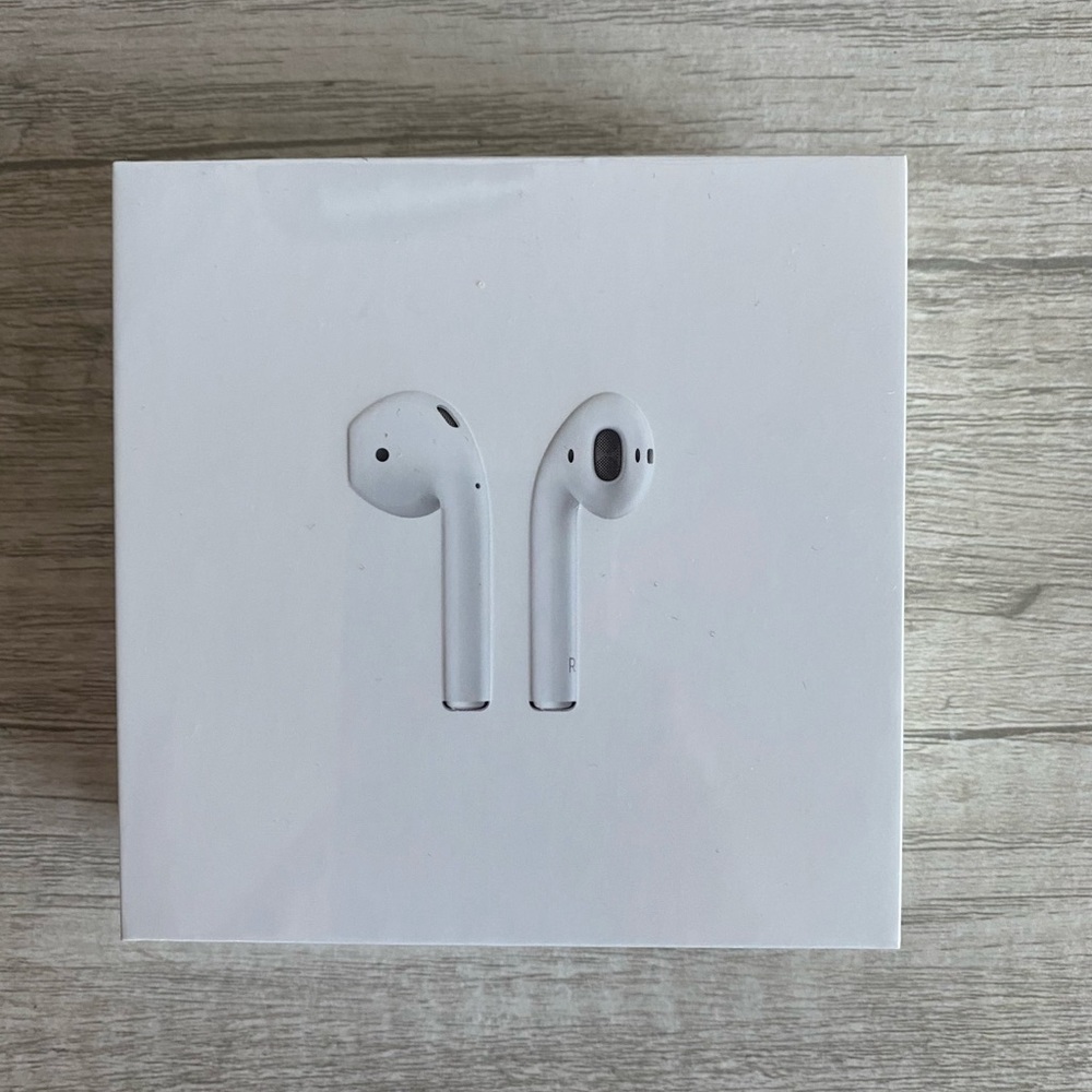 *NEW* Apple AirPods with charging case